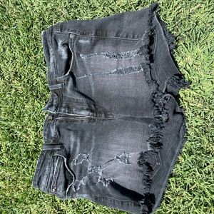 black guess short. size 28. never worn. good condition